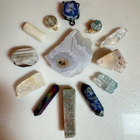 Natural Stone and Crystal Pendant Lot - Picture 7 of 12